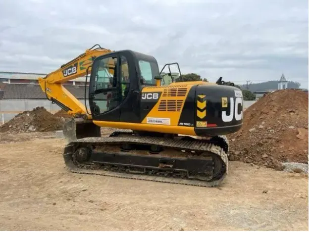 Escavadeira JCB JS160