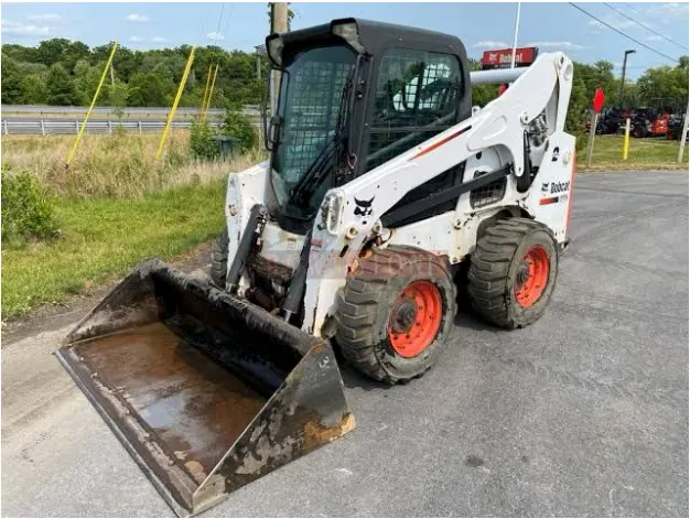 Mini Pá Carregadeira Bobcat S570